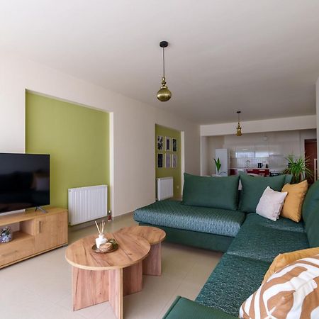 Oikies Luxury Apartments With Private Free Parking Area อายิโอสนิโกลาโอส ภายนอก รูปภาพ