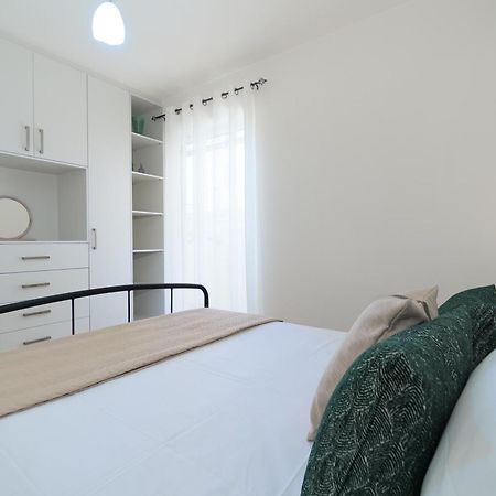 Oikies Luxury Apartments With Private Free Parking Area อายิโอสนิโกลาโอส ภายนอก รูปภาพ