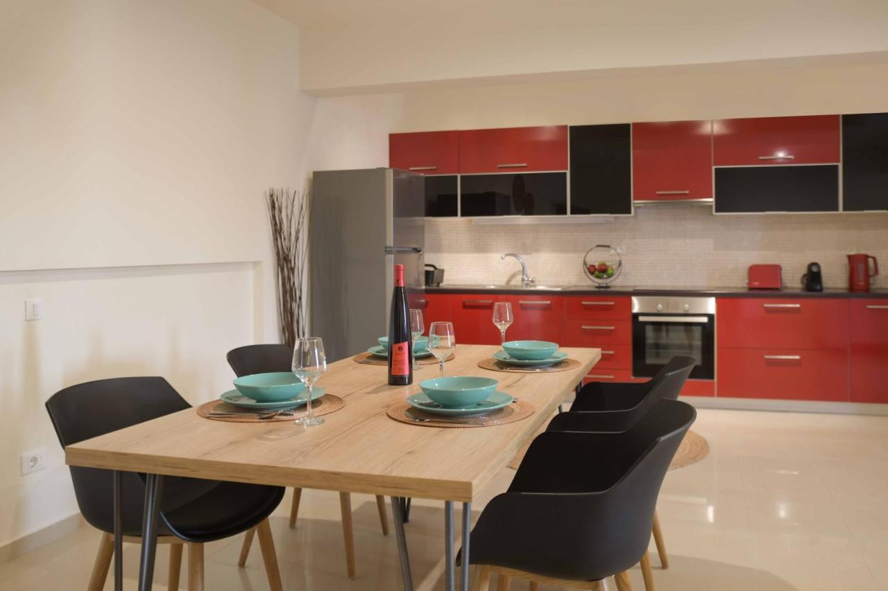 Oikies Luxury Apartments With Private Free Parking Area อายิโอสนิโกลาโอส ภายนอก รูปภาพ