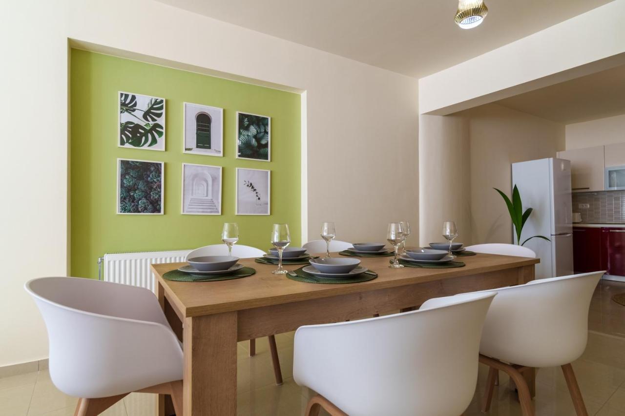 Oikies Luxury Apartments With Private Free Parking Area อายิโอสนิโกลาโอส ภายนอก รูปภาพ