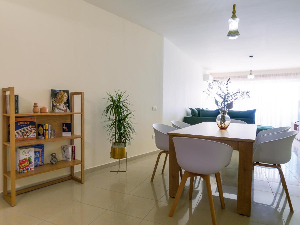 Oikies Luxury Apartments With Private Free Parking Area อายิโอสนิโกลาโอส ภายนอก รูปภาพ