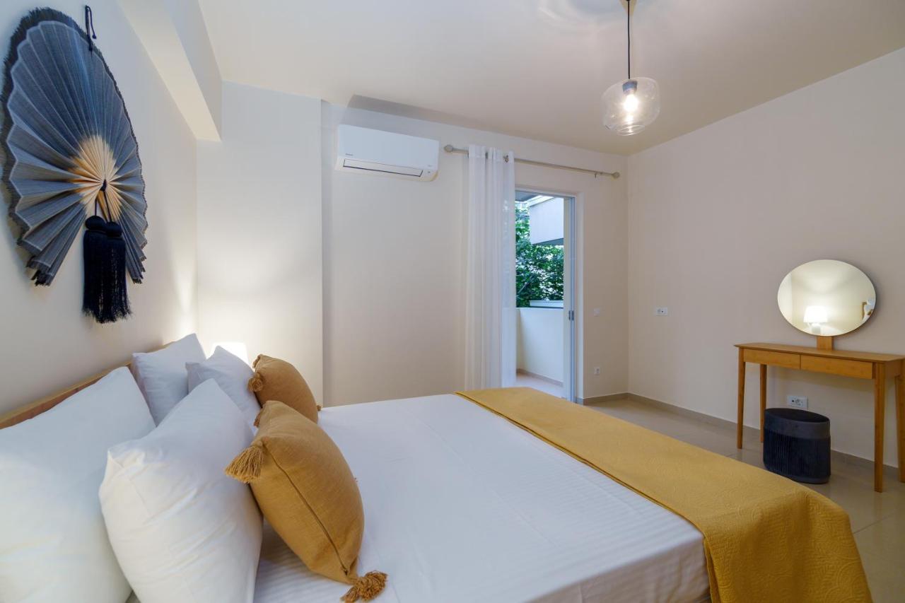 Oikies Luxury Apartments With Private Free Parking Area อายิโอสนิโกลาโอส ภายนอก รูปภาพ