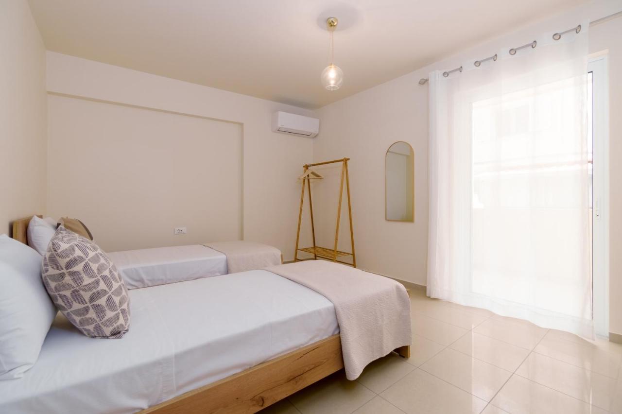 Oikies Luxury Apartments With Private Free Parking Area อายิโอสนิโกลาโอส ภายนอก รูปภาพ