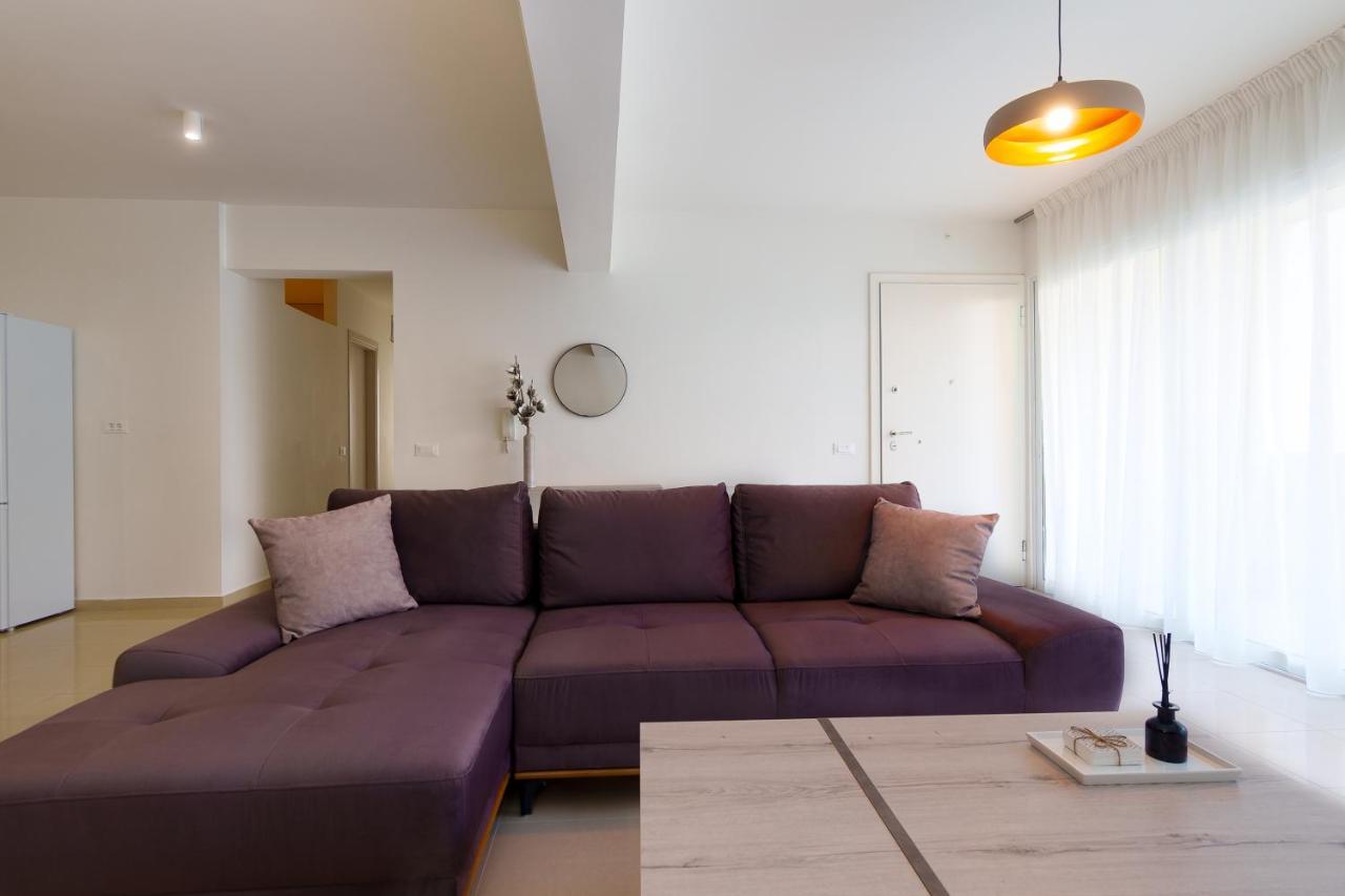 Oikies Luxury Apartments With Private Free Parking Area อายิโอสนิโกลาโอส ภายนอก รูปภาพ