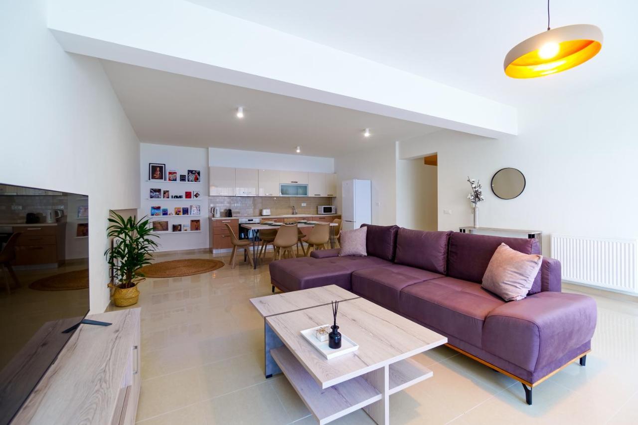 Oikies Luxury Apartments With Private Free Parking Area อายิโอสนิโกลาโอส ภายนอก รูปภาพ