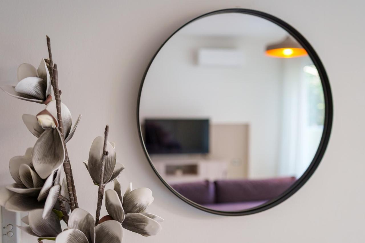 Oikies Luxury Apartments With Private Free Parking Area อายิโอสนิโกลาโอส ภายนอก รูปภาพ