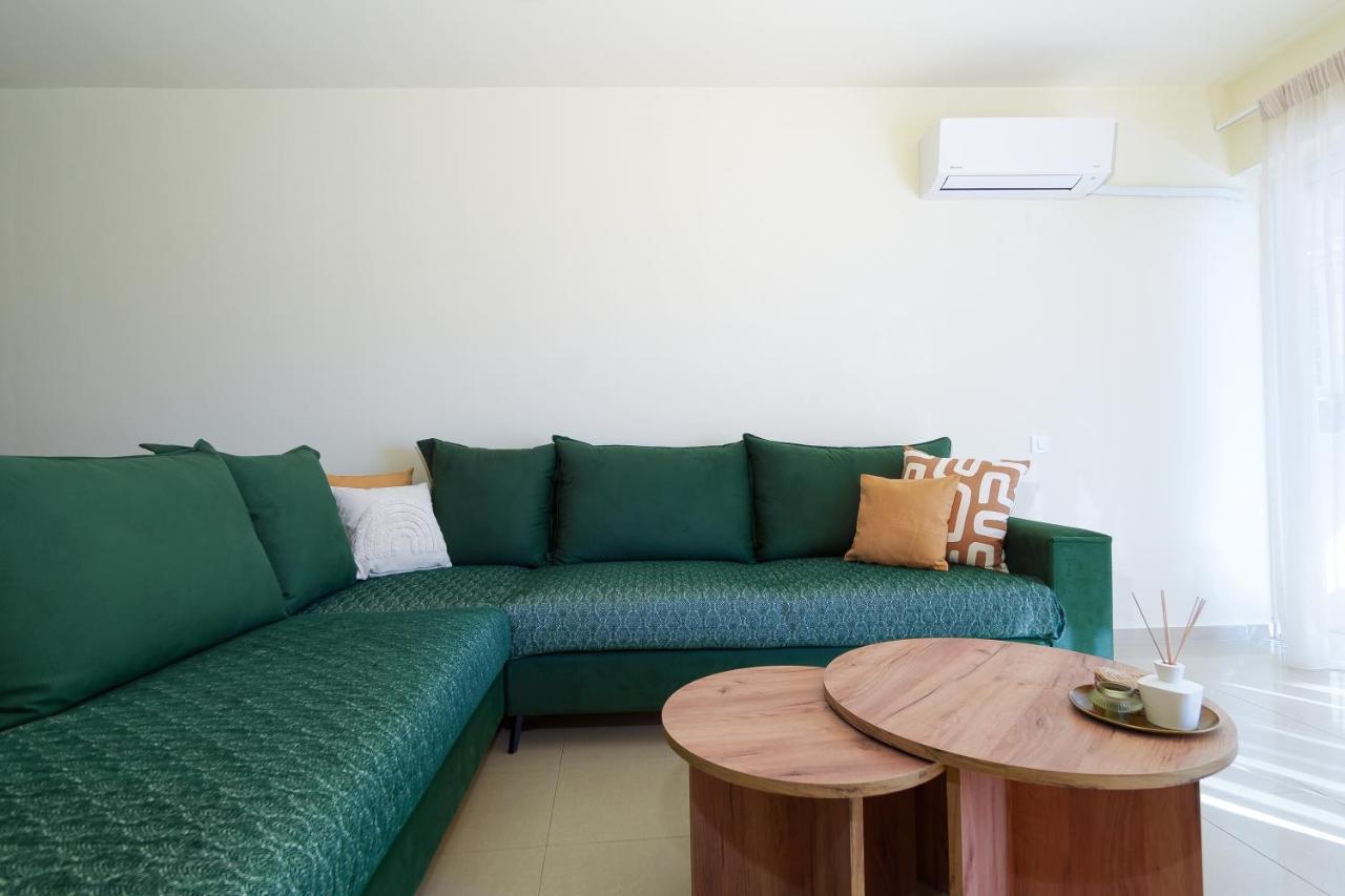 Oikies Luxury Apartments With Private Free Parking Area อายิโอสนิโกลาโอส ภายนอก รูปภาพ