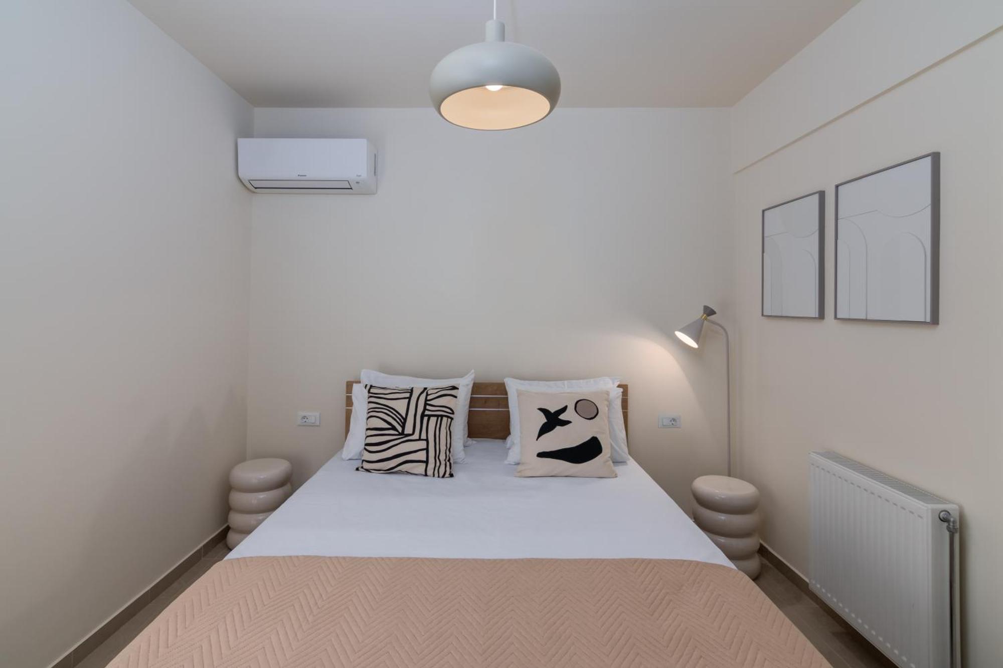Oikies Luxury Apartments With Private Free Parking Area อายิโอสนิโกลาโอส ภายนอก รูปภาพ