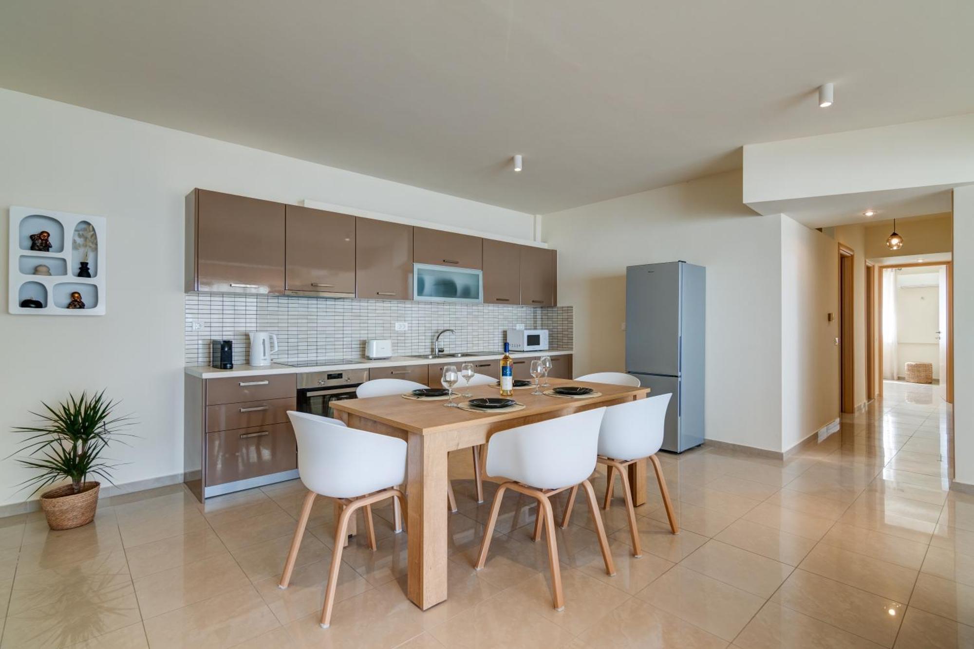 Oikies Luxury Apartments With Private Free Parking Area อายิโอสนิโกลาโอส ภายนอก รูปภาพ