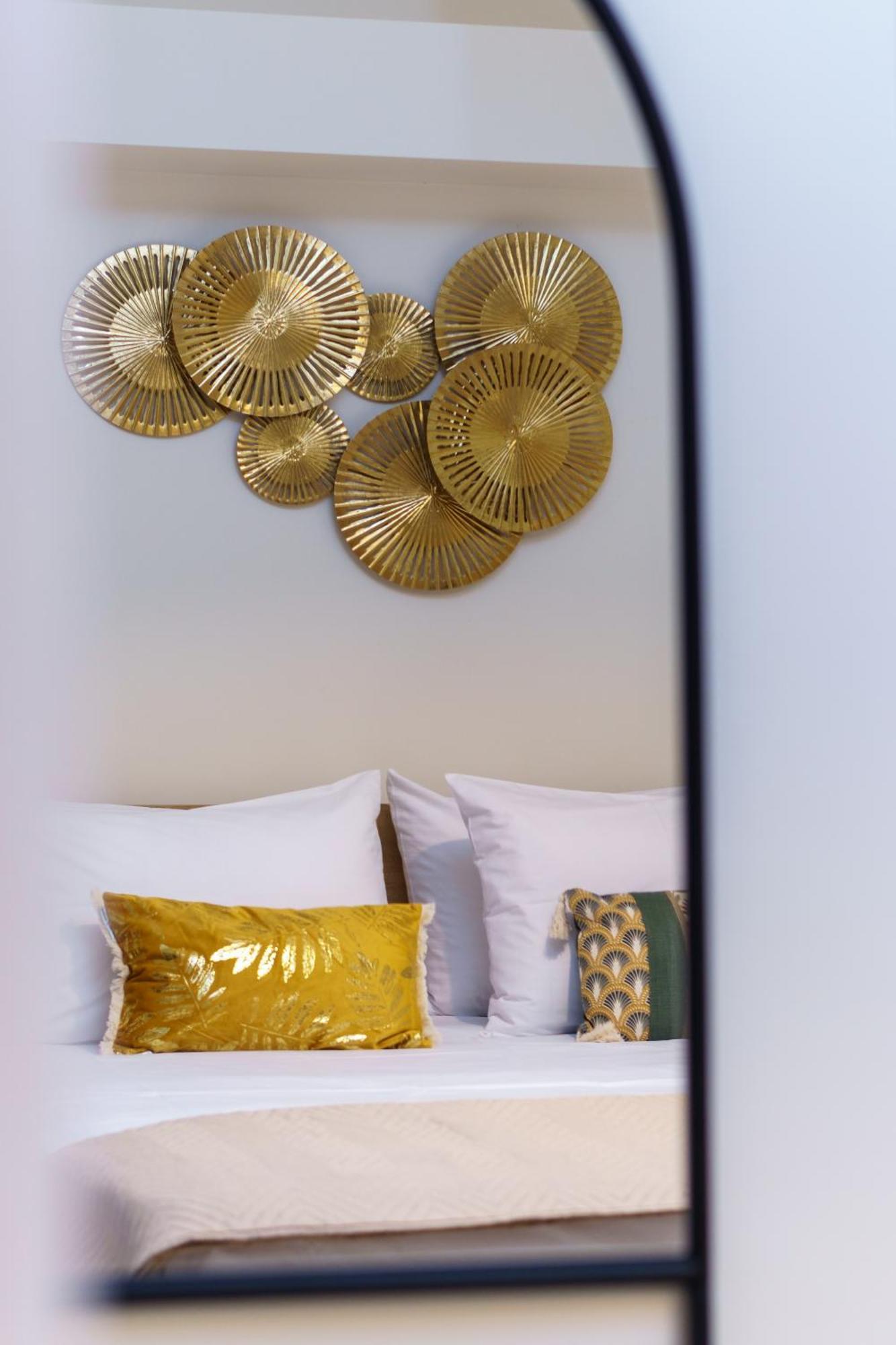 Oikies Luxury Apartments With Private Free Parking Area อายิโอสนิโกลาโอส ภายนอก รูปภาพ