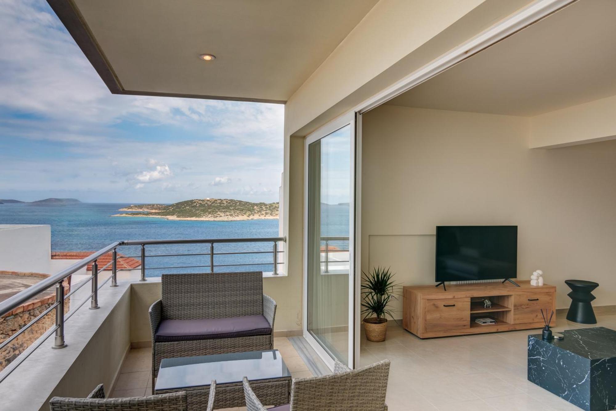 Oikies Luxury Apartments With Private Free Parking Area อายิโอสนิโกลาโอส ภายนอก รูปภาพ